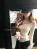 Top de punto casual elegante, ajustado, con cuello en U, para principios de otoño para mujer, camiseta de manga larga ajustada y estilizada para usar como capa base