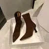 Botines cortos marrones para mujer, tacones altos, tacones de aguja, gamuza, punta fina, cierre trasero, nuevo estilo coreano de invierno 2025, botas elásticas ajustadas