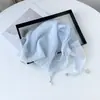 Bufanda Larga de Seda Arrugada al por Mayor, Color Sólido con Estampado de Nubes, Bufanda con Colgante de Perla, Bufanda para el Cuello de Mujer, Elegante Estilo Francés, Borde Diagonal, en Stock para Primavera y Verano