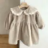 Vestido de bebé para niña estilo coreano de 26, con diseño temático de bosque, adecuado para niños pequeños y niños pequeños, versátil y casual, con ribete de encaje y cuello de muñeca