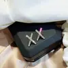 Aretes con el Mismo Estilo que la Protagonista Femenina en los Dramas Coreanos, Versátiles para el Trabajo, Clavos Geométricos en Forma de X, Exquisitos Aretes Incrustados con Diamantes
