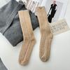 Retención propia del propietario ~ calcetines de punto de color liso para mujer 2023 Invierno nuevo estilo coreano calcetines cálidos a prueba de viento para el hogar calcetines de longitud media