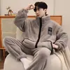 Pijama de coral para hombre, nueva colección de invierno 2026, con cremallera, franela engrosada, elegante conjunto de ropa de estar para adolescentes