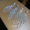 Aretes de Aguja Plateada con Borlas Redondas Huecas Incrustadas de Diamantes, Estilo Europeo y Americano, Diseño Minimalista, Lujo Ligero, Aretes de Alta Gama
