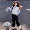 Conjunto de duas peças para meninas: moletom de manga comprida estilo "big girl", caimento casual solto, calça de perna larga xadrez nova para primavera/outono 2026