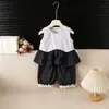 Novo Conjunto de Verão Sem Mangas para Bebês Meninas, Estilo Elegante e Fofo, Conjunto de Duas Peças com Calças Laranja Patchwork de Estrelas com Ombros Largos