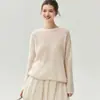 Suéter Campari minimalista, versátil y de corte holgado para mujer, con escote asimétrico, tejido suelto y un estilo casual y relajado.
