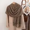 Bufanda de Cuadros Príncipe de Gales para Hombres y Mujeres, Nuevo Estilo Invierno 2026 con Borlas, Versión Coreana, Cachemira Sintética, Calentador de Cuello Versátil