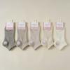 2025 calcetines nuevos mujer primavera y verano delgados color sólido calcetines de algodón absorbentes de sudor transpirables deportivos bajos blancos calcetines de barco al por mayor