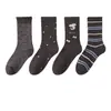 Meias de lã na altura da panturrilha, cor de café, com padrão jacquard de cachorrinho da sorte, disponíveis em várias cores, perfeitas para o outono e inverno, e podem ser combinadas com sandálias Birkenstock. Em estoque agora