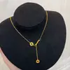 Loja Dourada Mesmo Estilo Gelo Picado Moeda de Cobre de Gelo Pingente de Franja de Contas Disco para Mulheres, Design de Nicho de Ouro Falso de Alta Qualidade com um Senso de Elegância