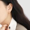 Moda Nuevos Aretes Simples de Nicho de Lujo Ligero de Tres Diamantes para Mujer, Aretes Versátiles de Acero de Titanio Enchapados en Oro con Incrustaciones de Diamantes