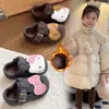 Zapatos Peludos para Niñas 2025 Invierno Nuevos Zapatos Cálidos de Gato Kt para Niñas Birkenstock Los Más Fáciles de Combinar para Niños Zapatos de Algodón Doudou Antideslizantes