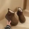 Botas de Neve com Solado Grosso para Mulheres 2026 Novo Estilo Sapatos de Inverno Femininos com Lã Adicionada Botas de Algodão Grossas do Nordeste Botas Curtas Quentes