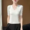 Outono 2026 Novo Tricô Gola V Manga Curta Camiseta Feminina Cor Sólida Pulôver Camada Base Manga Meia Manga Top Feminino
