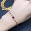 Pulsera de rubí natural. El cristal es claro y transparente, el rubí es tan brillante como una llama ardiente, tamaño de anillo 5*7