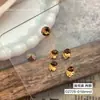 K9 Maillard Amarillo Claro Arte de Uñas Punta Inferior Diamante Multifacético Super Brillante Corazón Torcido Cuadrado Gordo Ángulo Recto Largo Diamante de Cristal Joyería para Arte de Uñas