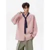 Camisa masculina de manga longa, estação outono, colarinho de lapela, camisa casual moderna, novo estilo, corte solto, texturizada, rosa, high street, listrada, estilo americano
