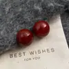 Novos Brincos Estilosos Vermelhos em Formato de Coque com Design Moderno, Luxo Leve, Nicho, Simples, Versáteis, com Toque de Alto Padrão para Mulheres