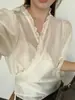 Enviado. Colección de otoño chic coreana, camisa elegante y moderna con diseño de cintura inclinada y detalle de lazo, efecto adelgazante, para mujer