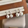 Brincos de Pérola da Família Shi de Windsor Suporte para Espiral Anti-mosquitos Presilhas de Orelha Brincos Elegantes de Temperamento Luxo Leve Brincos Stud de Pérola de Nicho para Mulheres