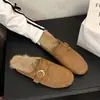 Mules estilo preguiçoso confortáveis sem pelo de outono chinelos femininos fivela bonita chinelos externos slip-on alça de couro retrô