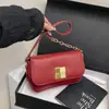 Bolsa de Ombro Fashion Coreana de Luxo Leve Nova Moda Feminina Bolsa de Mão com Corrente Exquisite Bolsa Pequena Transversal de Cor Sólida de Alta Qualidade