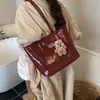 Bolsa Popular de Grande Capacidade para Mulheres 2025 Novo Estilo Simples e Versátil Bolsa de Ombro de Axila Bolsa Tote Casual para Trabalho e Dia a Dia