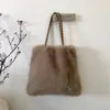 Bolso de mano de felpa de color liso y gran capacidad, nueva colección otoño 2026, bolso de hombro/bolso de axila casual, simple y elegante