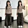 Conjunto a rayas para niñas, nuevo estilo 2026, conjunto deportivo de dos piezas con pantalones a cuadros y camiseta interior para niños y niñas de mayor edad, a la moda