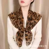 Pañuelo cuadrado de 90 cm con estampado de leopardo estilo retro americano de chica hot, pañuelo de seda bali ligero de alta gama, pañuelo estilo y2k milenio de deseo puro