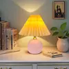 [Transfronterizo] Lámpara de mesa color crema famosa en Internet, luz ambiental creativa estilo dormitorio, textura plisada, luz nocturna de lujo ligero, lámpara de mesita de noche, diseño de medusa