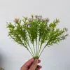 Gipsofila Flor Artificial Cerca Planta Verde Gipsofila Flor Artificial Canto de Parede Peitoril de Janela Exterior Layout de Cena com Flores Artificiais