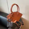 Bolsa Portátil de Concha Transfronteriza para Mujer 2025 Nueva Moda Versátil Negra Moderna Bolso Decorativo Anudado para Hombro Cruzado