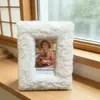 Marco de Fotos Zhentai, Felpa Esponjosa, Decorativo Suave al Tacto, Para Hogar Dormitorio Escritorio, Blanco 10x15cm, 1 Paquete