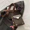 Bolsa de mão feminina, estilo comércio exterior, nova coleção 2026, design retrô versátil com alças largas, bolsa transversal, estilosa e casual, adequada para o dia a dia e para carregar um celular