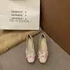 Zapatos de Verano Franceses de Cuero con Lunares de un Solo Paso de Tacón Grueso Bajo para Mujer Estilo Coreano Nuevo 2026 Punta Cuadrada Lazo