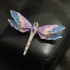 Broche de libélula alado retro francés con incrustaciones de gemas de diamantes completos, pin de broche versátil para vestido y suéter