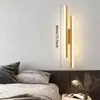 Lámpara de pared enchufable para mesita de noche, diseño minimalista, forma de tira larga, tres temperaturas de color, amigable con la vista, para leer, ambiente de dormitorio, pequeña luz nocturna, no requiere perforación