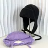 Chapéu de Lã com Cadarço de Cor Sólida e Proteção para Orelhas Chapéu Voador Feminino Versátil Outono e Inverno Quente Chapéu Lei Feng para Mostrar o Rosto Tendência