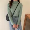 Top base de manga larga de alta gama para mujer, otoño e invierno, elástico, con estilo relajado, caracterizado por un dobladillo con volantes y una textura suave y afelpada.