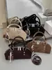 Bolso pequeño retro de otoño e invierno para mujer, nuevo bolso cruzado versátil de moda 2026, bolso de mano con forma de concha exquisito y moderno