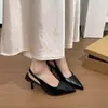 Sandalias de Tacón Alto Casual de Punta Puntiaguda de Charol Rojo de Diseño de Nicho Moda Verano 2026 Versátiles Nuevo Artículo Caliente