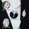 Broche de Pluma y Hoja de Lujo Accesible de Gama Alta Microincrustado con Circonita Lujo de Nicho Elegante Elegante Accesorios para Traje de Cena Ramillete