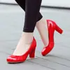 Sapatos de couro envernizado com sola de couro bovino, salto alto, salto grosso, sapatos de noiva, disponíveis nos tamanhos 40-47, versão de cor sólida 222-7