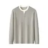 Sudadera de cuello alto de imitación de dos piezas para hombre, nueva colección otoño 2026, ribete en color contrastante, base de color liso, camiseta de punto de manga larga para hombre