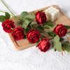 Rosa artificial 3 cabeças pequena rosa de flanela Dia dos Namorados casamento decoração de casa artificial artificial flor transfronteiriça