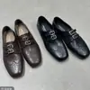 Sapatos Brogue de Couro Macio Primavera Novo Estilo Sapatos Rasos de Couro Femininos Estilo Britânico Esculpido Versátil Fivela Dupla Bico Redondo 2026