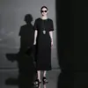 Estilo Europeu Verão 2026 Novo Gola Redonda Manga Curta Solto Emagrecimento Preguiçoso Reto Vestido Feminino Casual Versátil