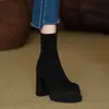 Botinhas Francesas de Cano Curto Salto Alto Botas Slim 2025 Novo Estilo Botas Curtas com Saias Salto Grosso Impermeáveis Plataforma para Mulheres